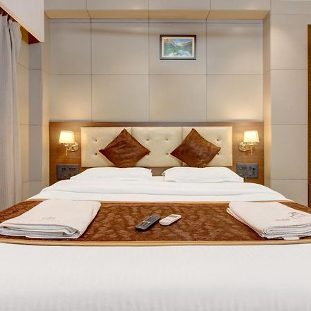 Hotel Leela Kalján Kültér fotó