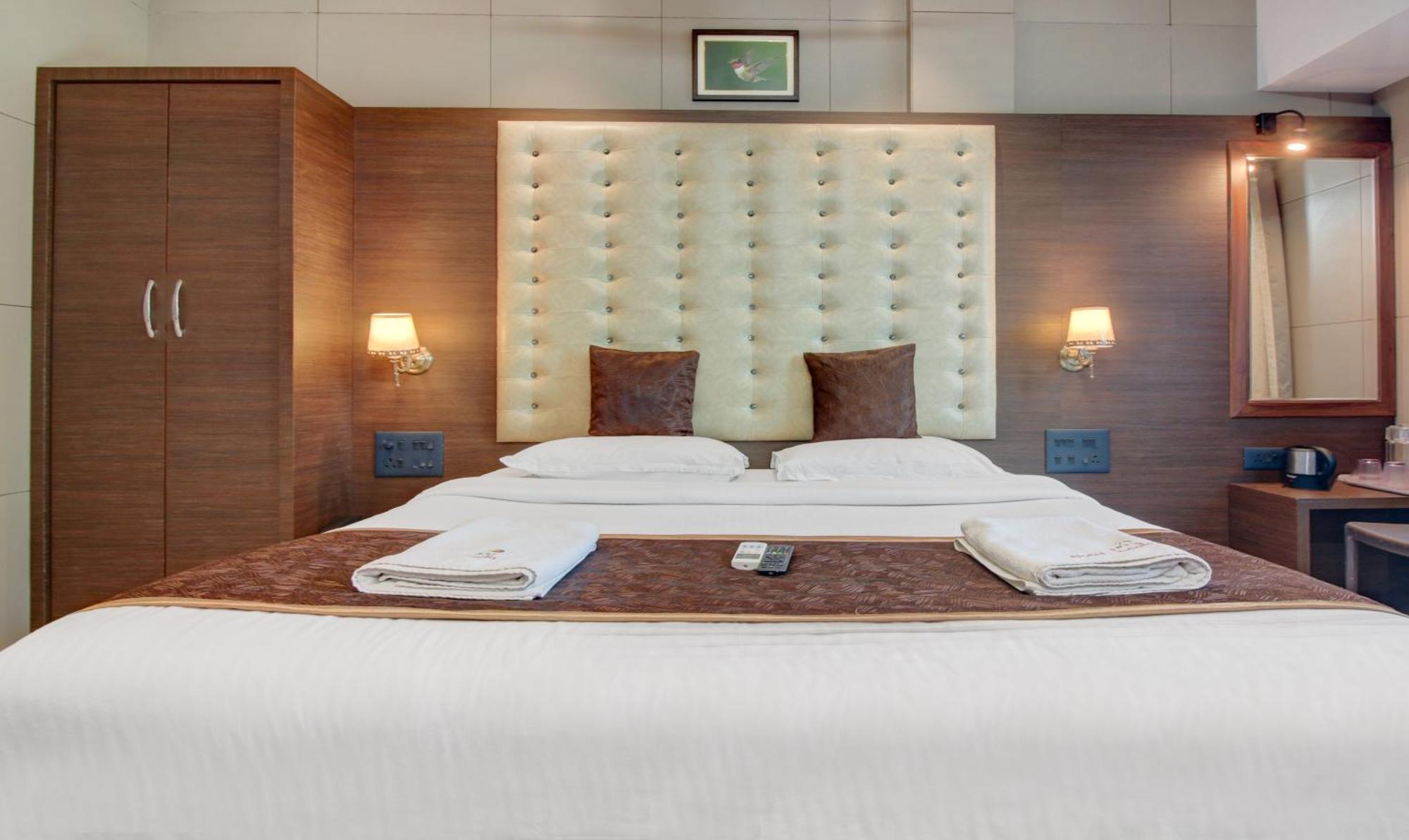 Hotel Leela Kalján Kültér fotó