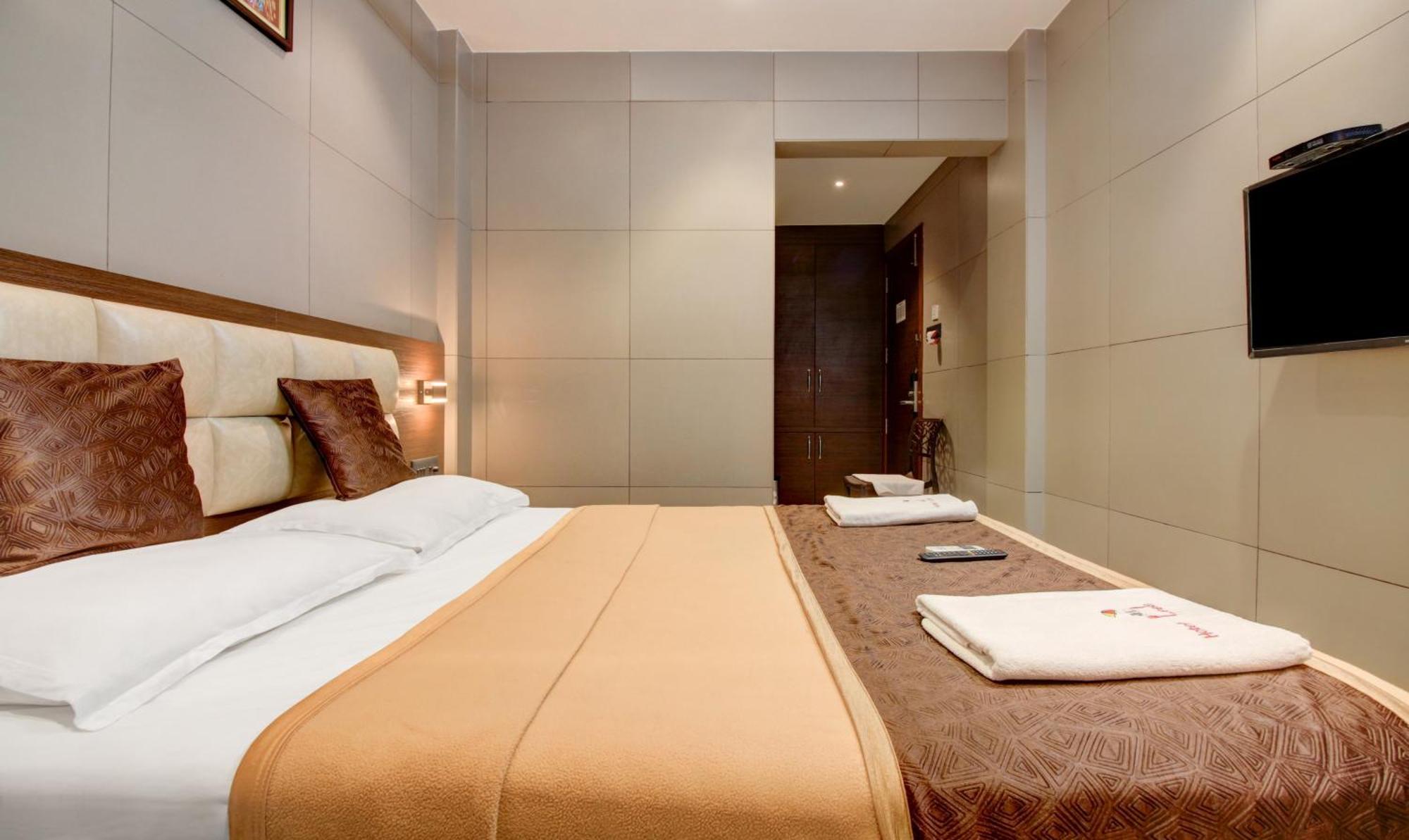Hotel Leela Kalján Kültér fotó