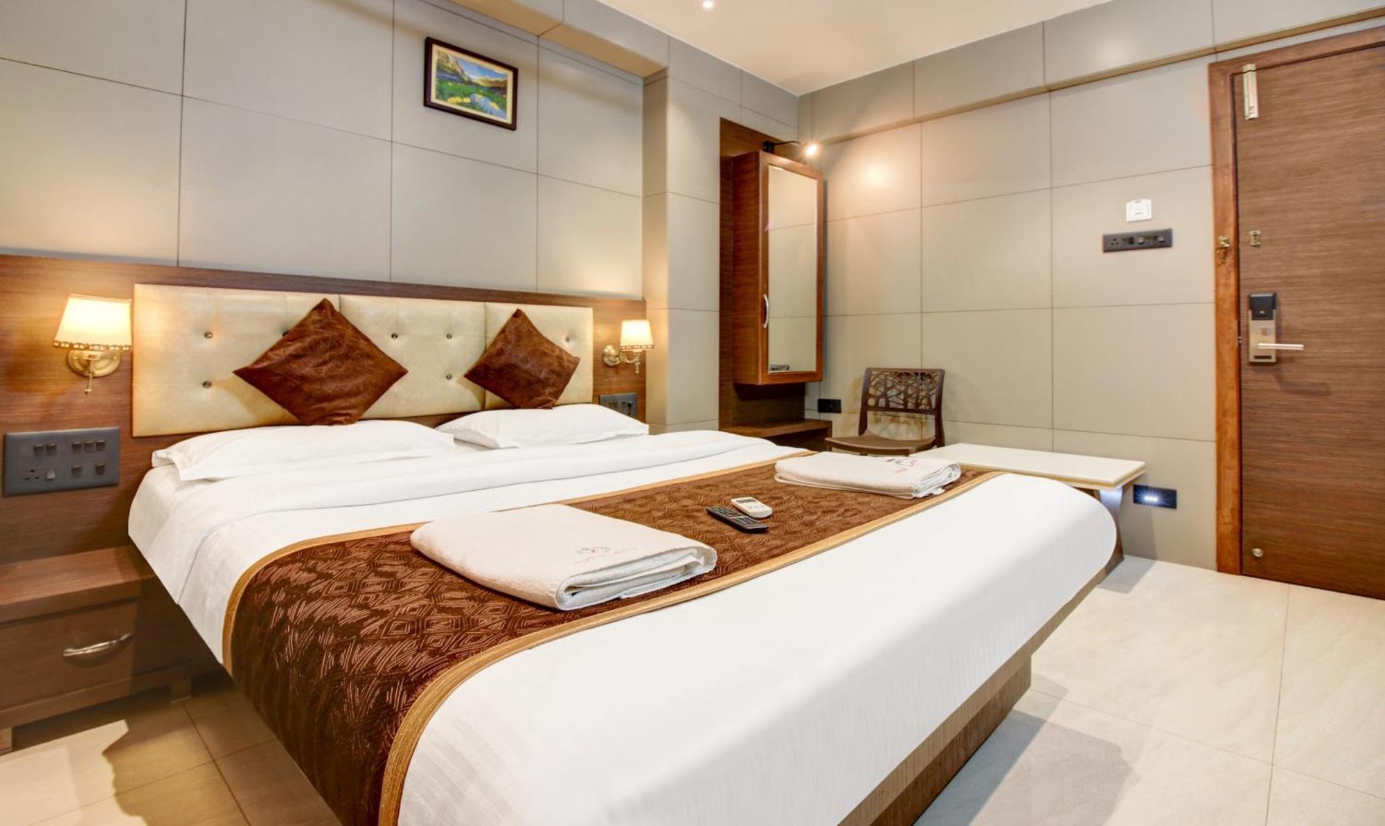 Hotel Leela Kalján Kültér fotó