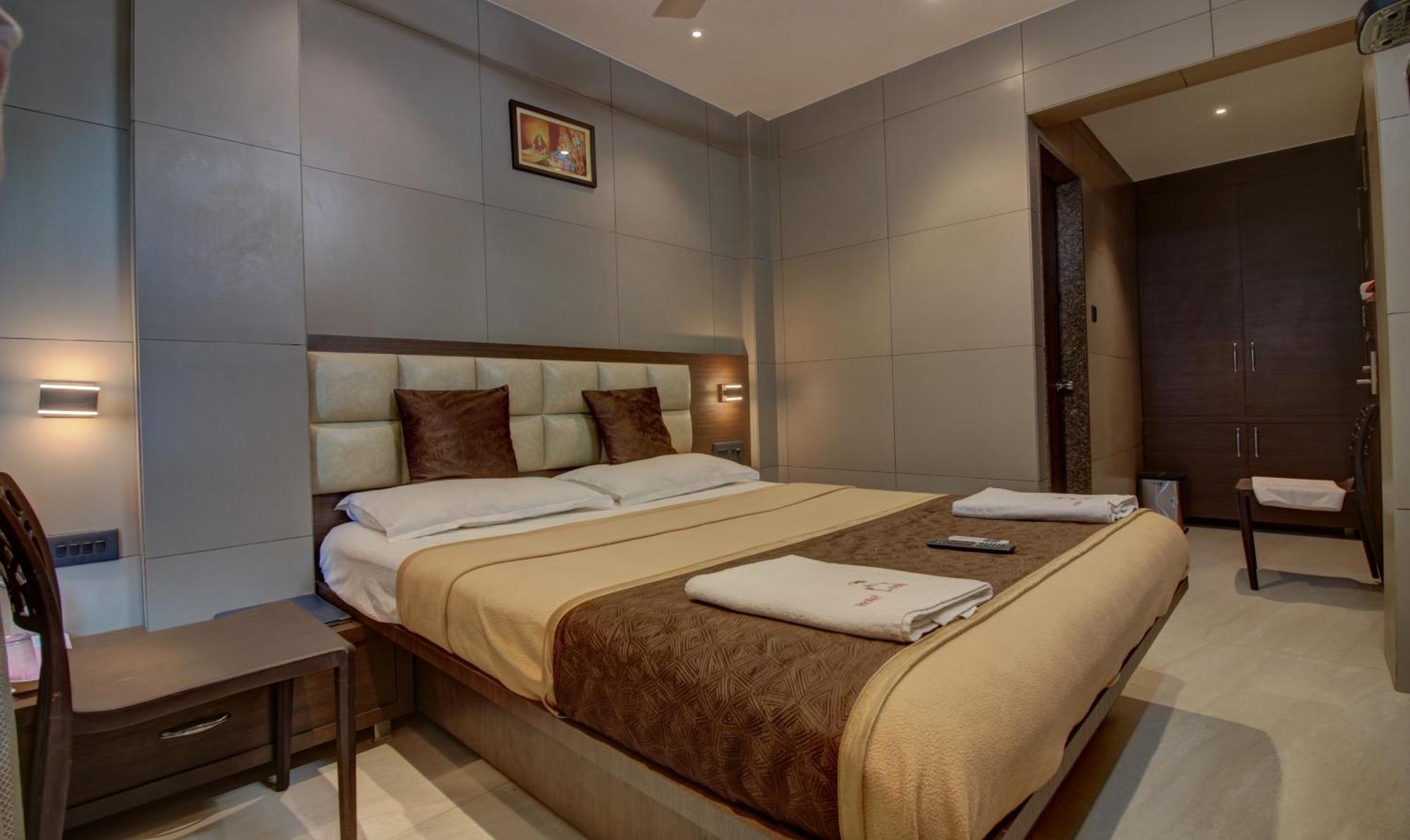 Hotel Leela Kalján Kültér fotó