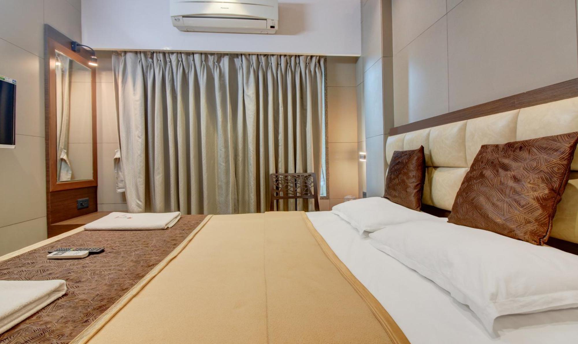 Hotel Leela Kalján Kültér fotó